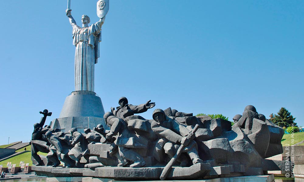 Украина. Киев. Монумент-скульптура «Родина-мать». Фото: Фотобанк Лори